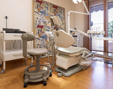 eleni gartzouni dentist ΕΛΕΝΗ ΓΑΡΤΖΟΥΝΗ ΟΔΟΝΤΙΑΤΡΕΙΟ ORALPHOTOTHERAPY