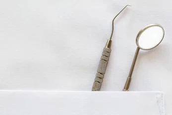 eleni gartzouni dentist ΕΛΕΝΗ ΓΑΡΤΖΟΥΝΗ ΟΔΟΝΤΙΑΤΡΕΙΟ ORALPHOTOTHERAPY